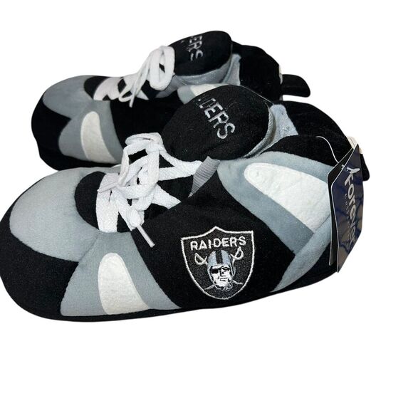 Comfy Feet Las Vegas Raiders Sneaker Slippers NWT Black Sliver Size Medium - Picture 5 of 9